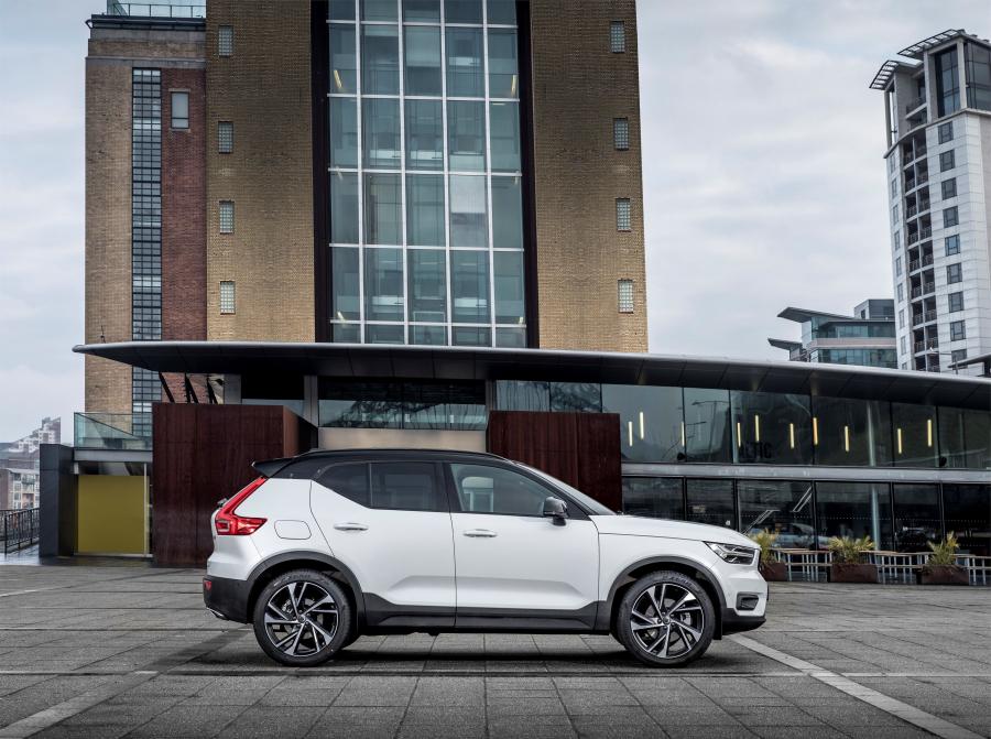  Volvo XC40 T5 R-Design 2017 года  (UK) (фото 37 из 41)